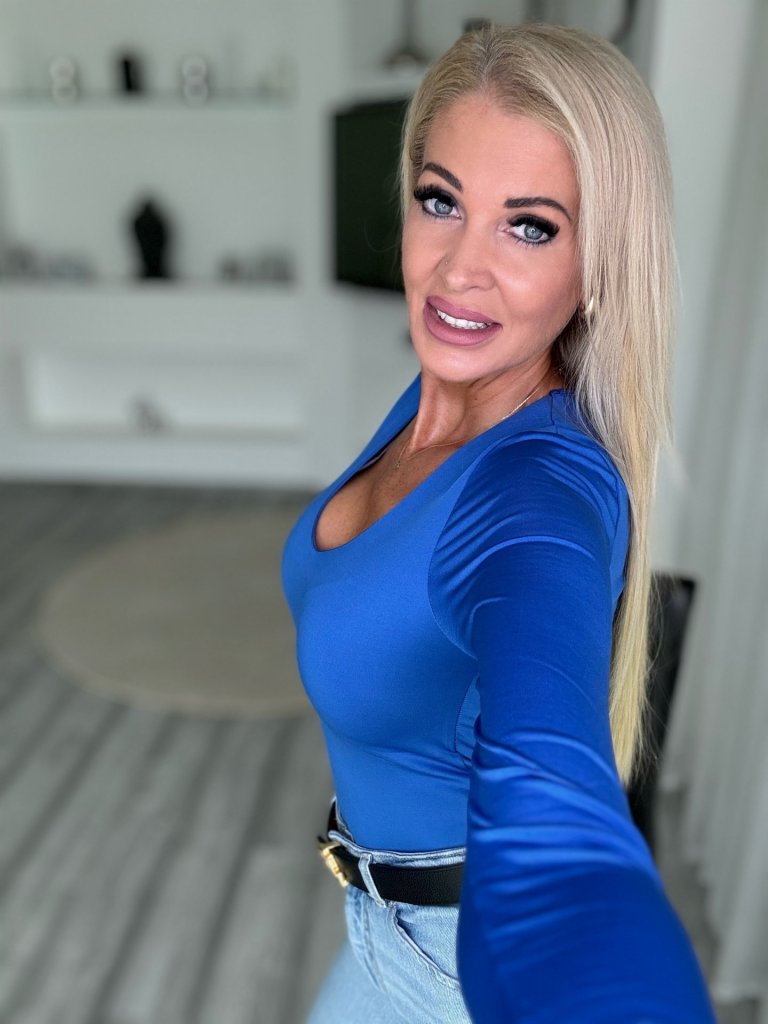 TINA basic body királykék