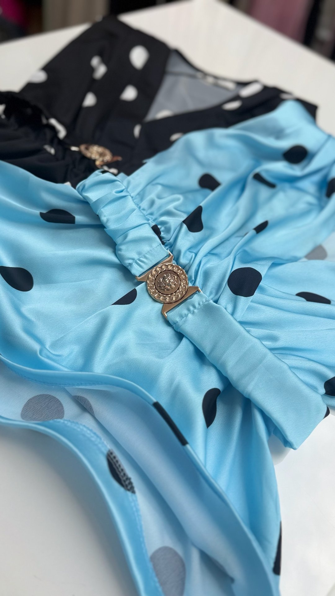 PÖTTYÖS öves felső babakék 