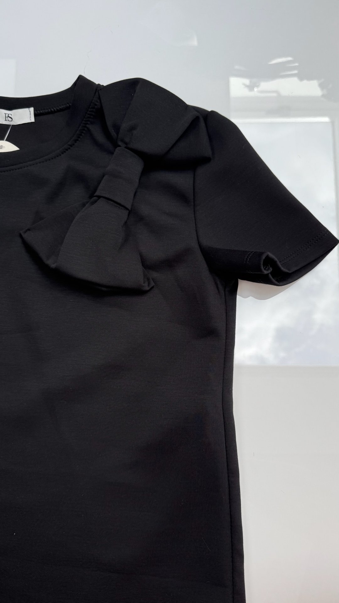 MASNIS felső fekete egyenes szabású 