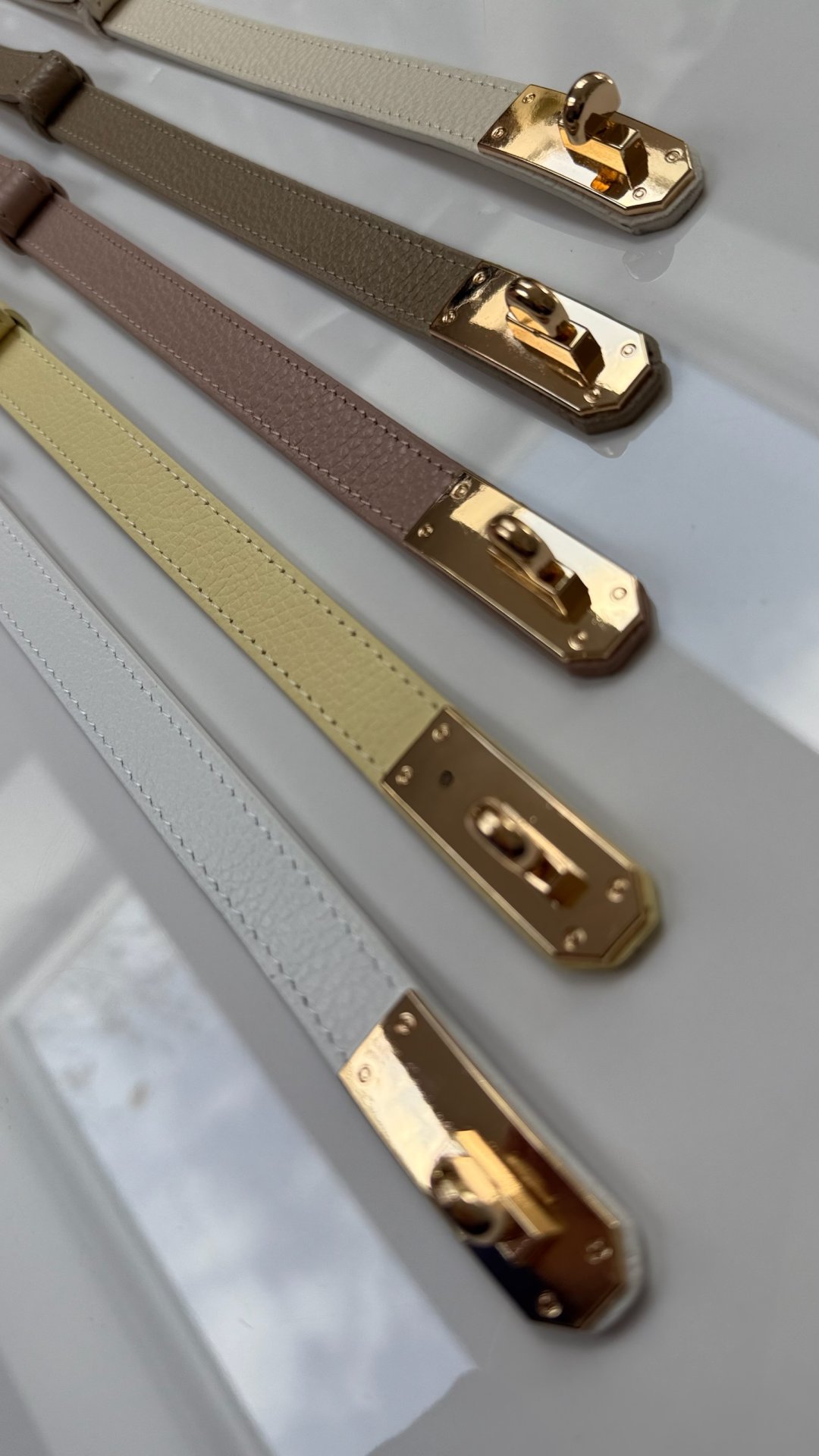 ÁLLÍTHATÓ bőr öv púder