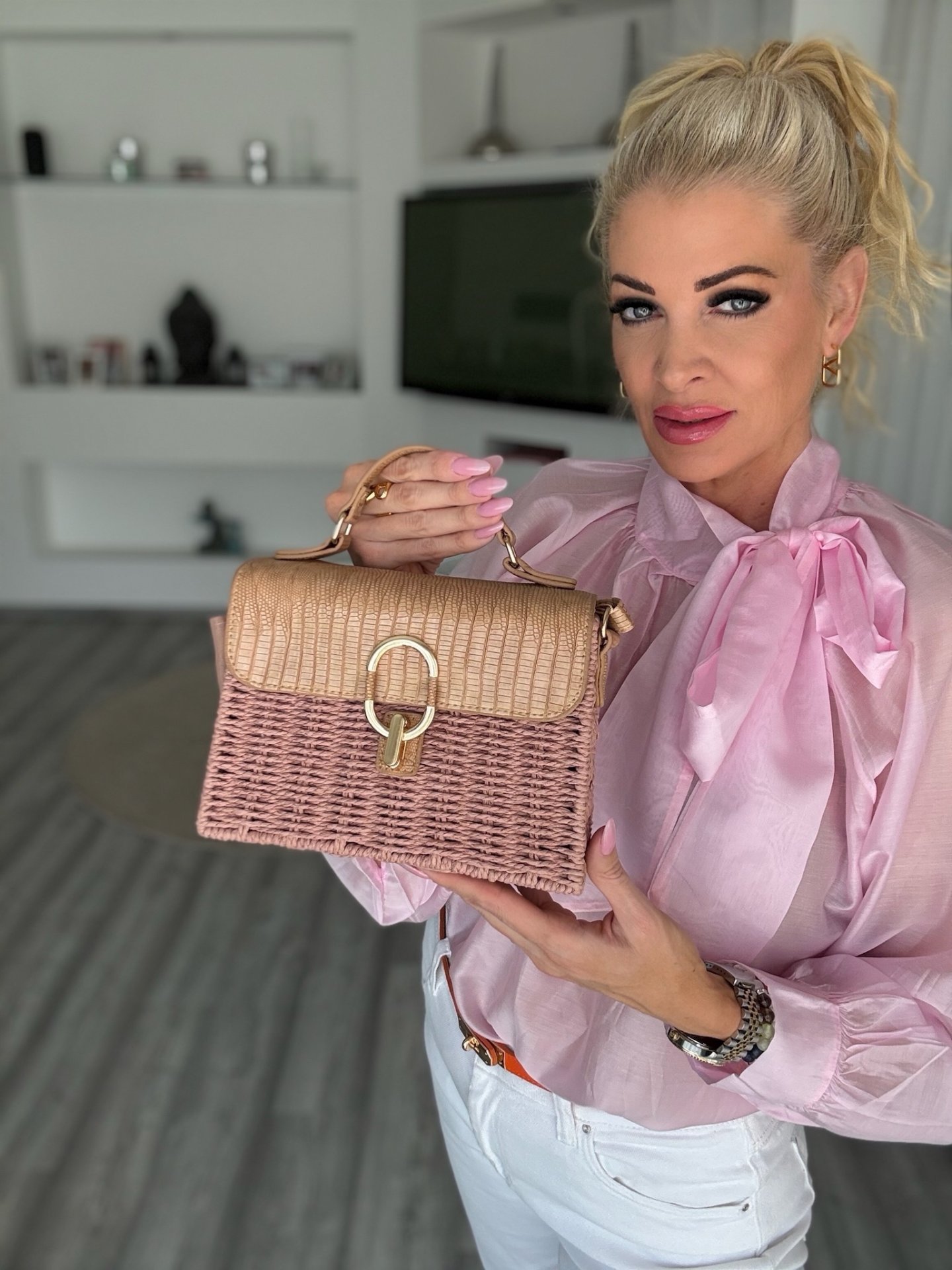 MIRELLA fonott táska púder