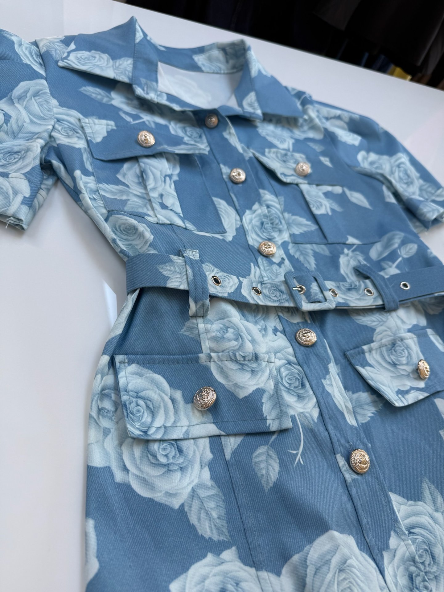 LINA farmer hatású ruha kék virágos