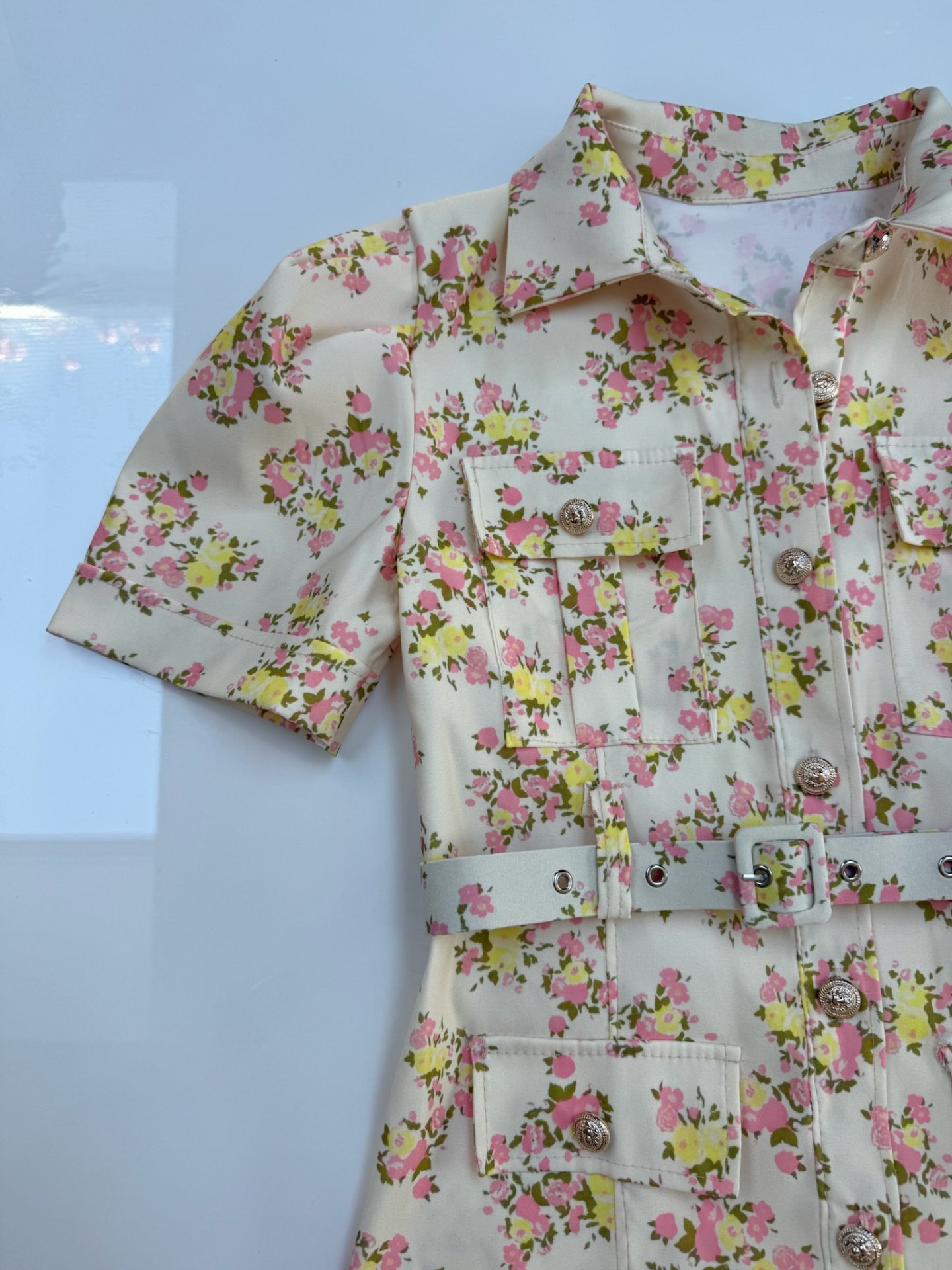 LINA farmer hatású ruha bézs virágos