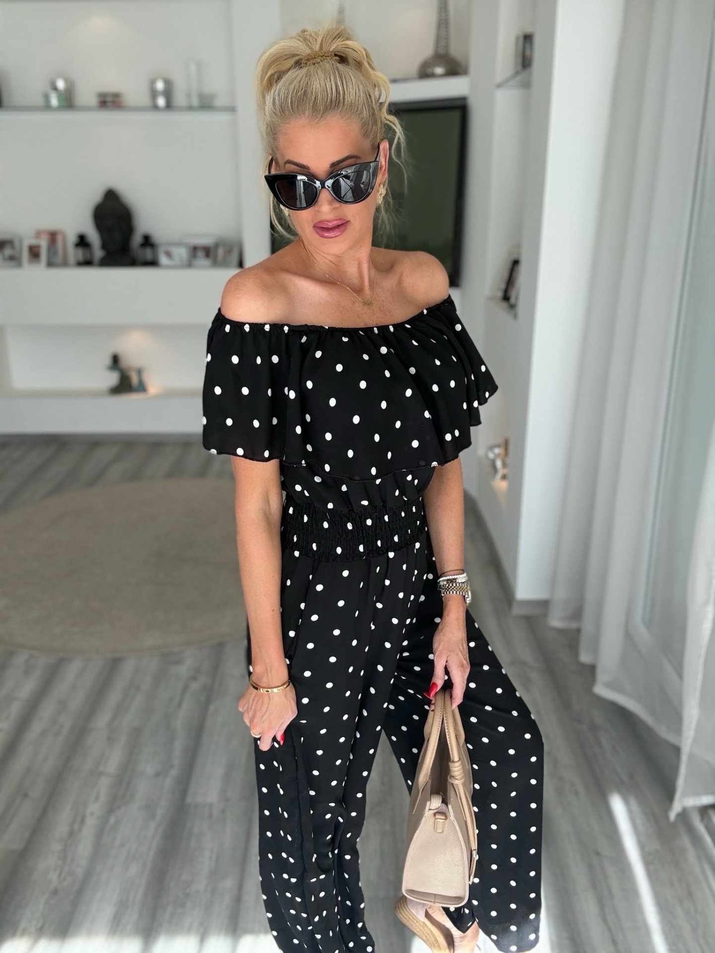 PÖTTYÖS overal fekete