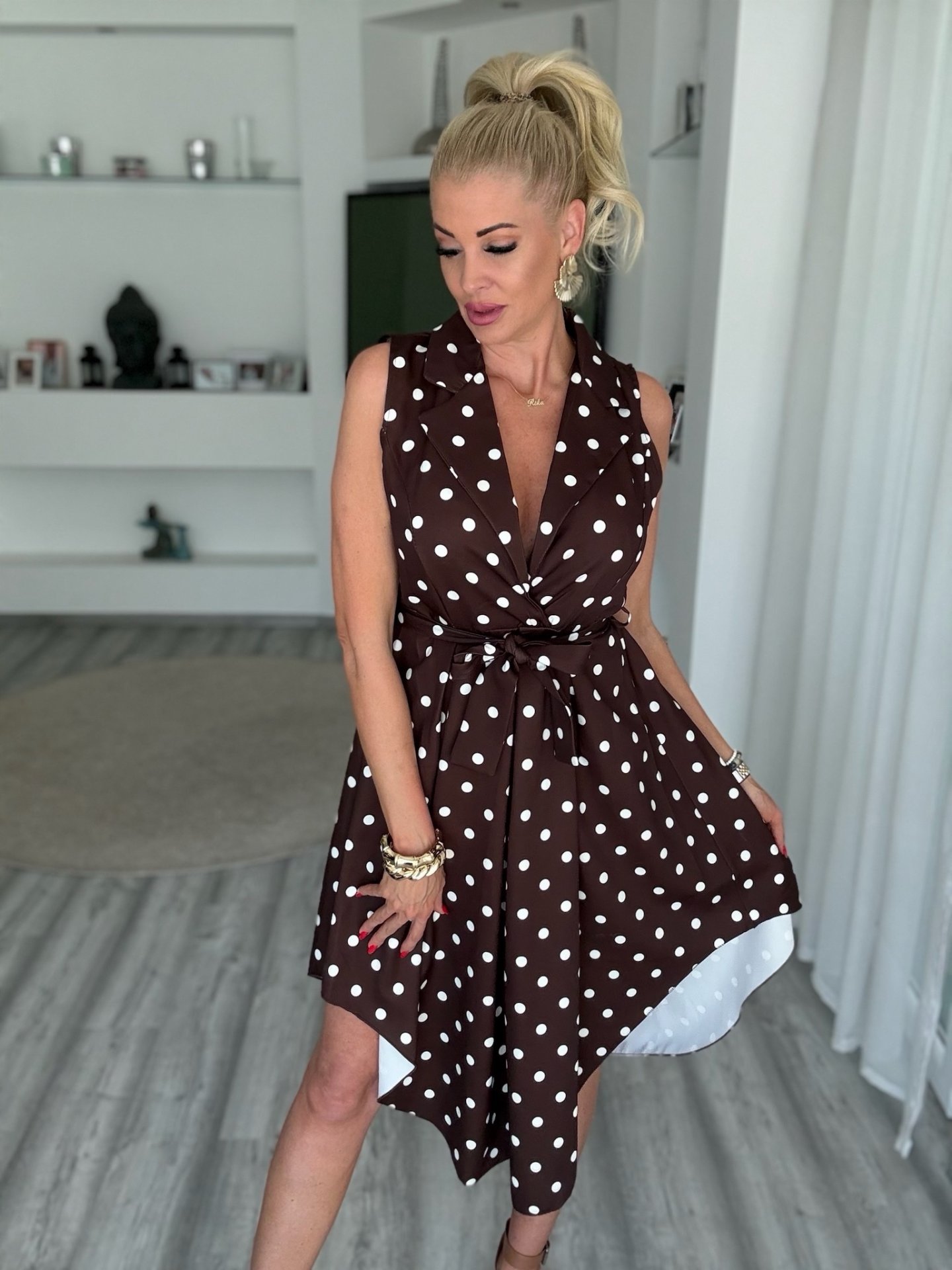 DOLLY pöttyös ruha csokoládé