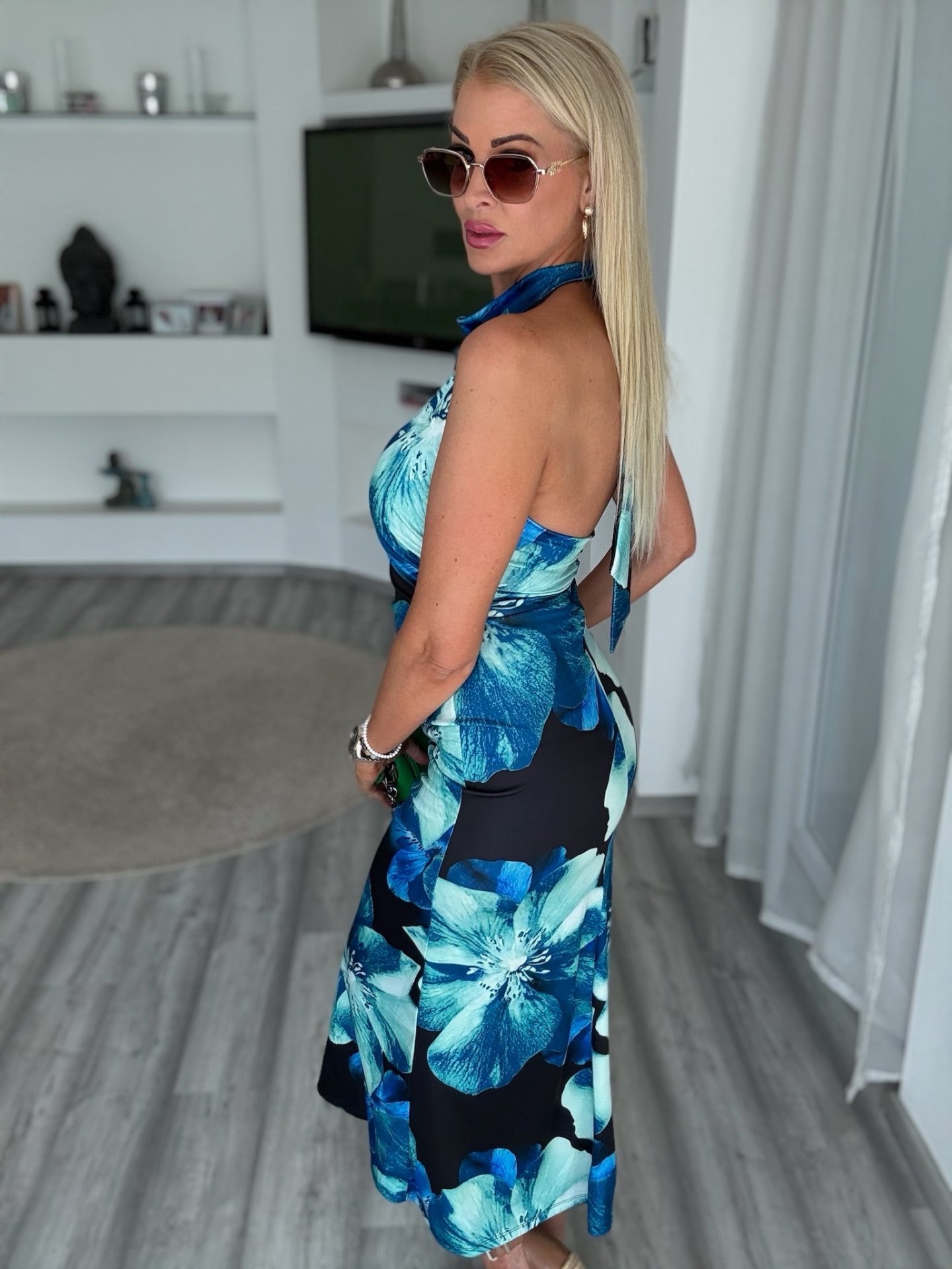 SELENA nyakba kötős ruha virágos kék