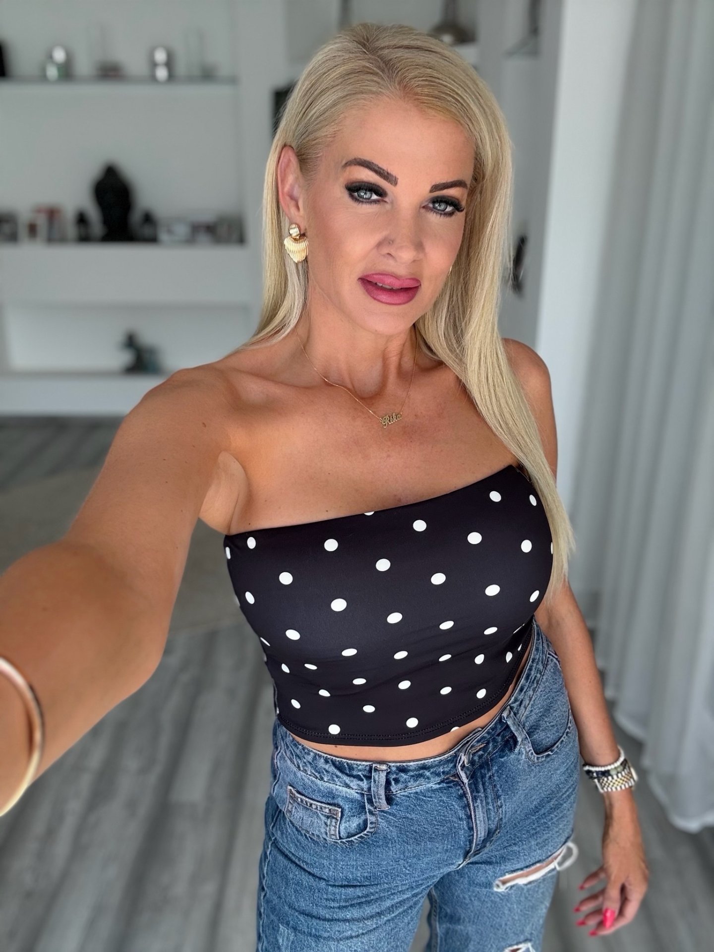 DINA crop top pöttyös fekete