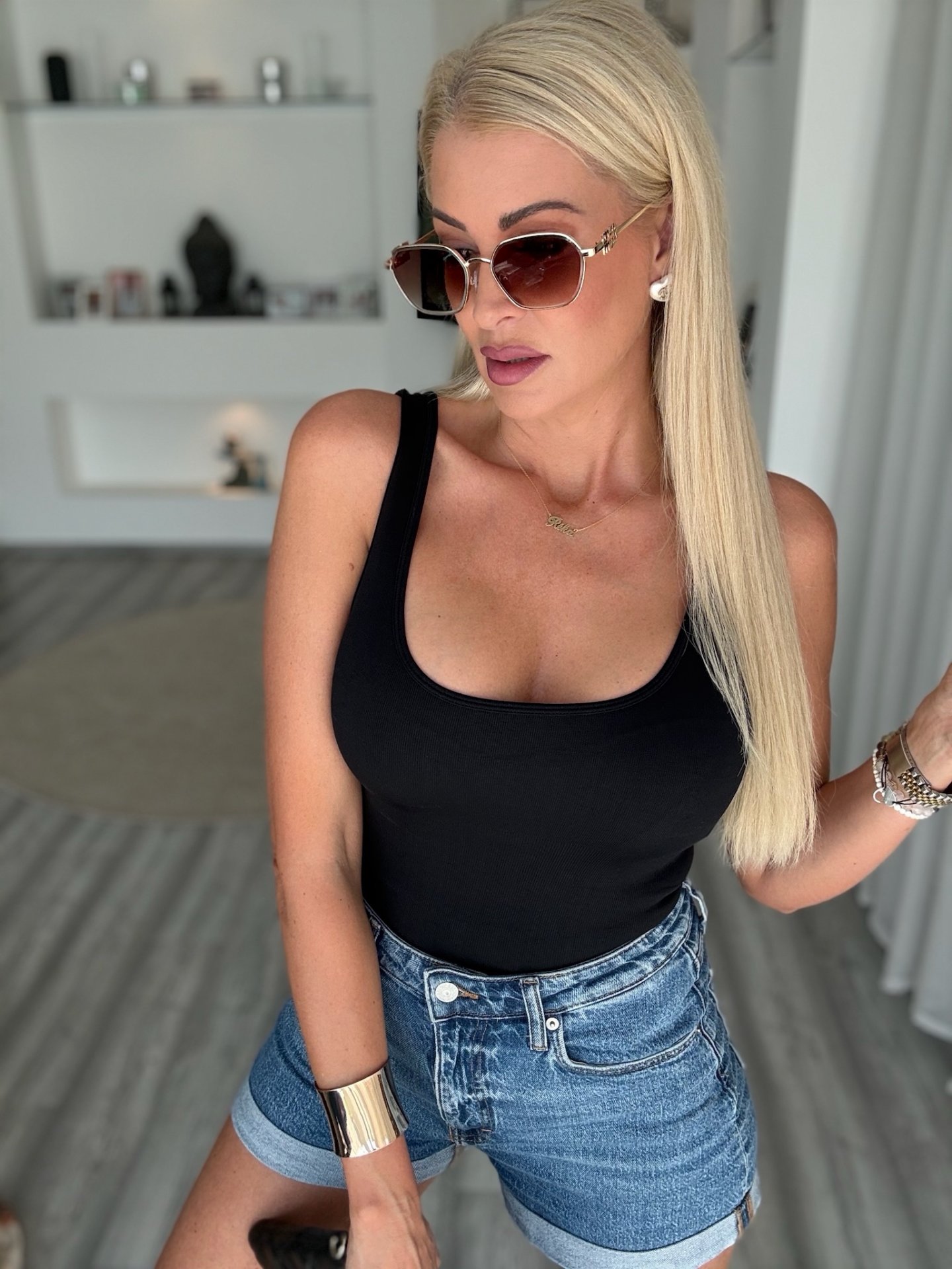 OTI alakformálós body fekete